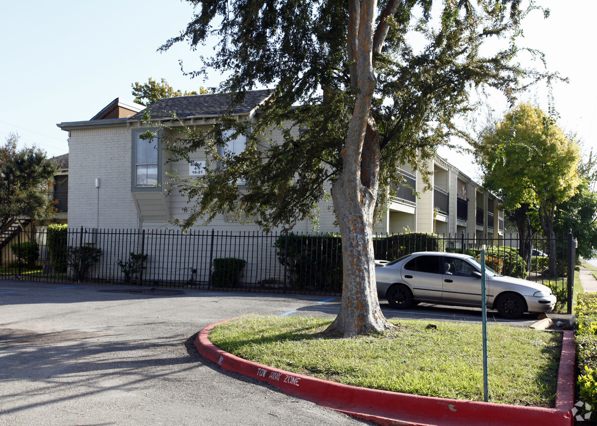 Building Photo - Cedar Glen Apartments