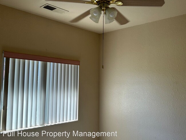 Foto del edificio - 3 br, 1.5 bath House - 1122 N Belmont