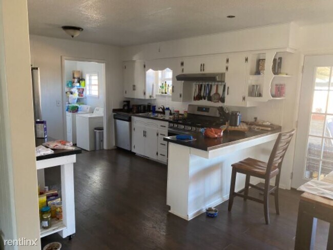 Building Photo - 3 br, 2 bath House - 115 Russell Dr