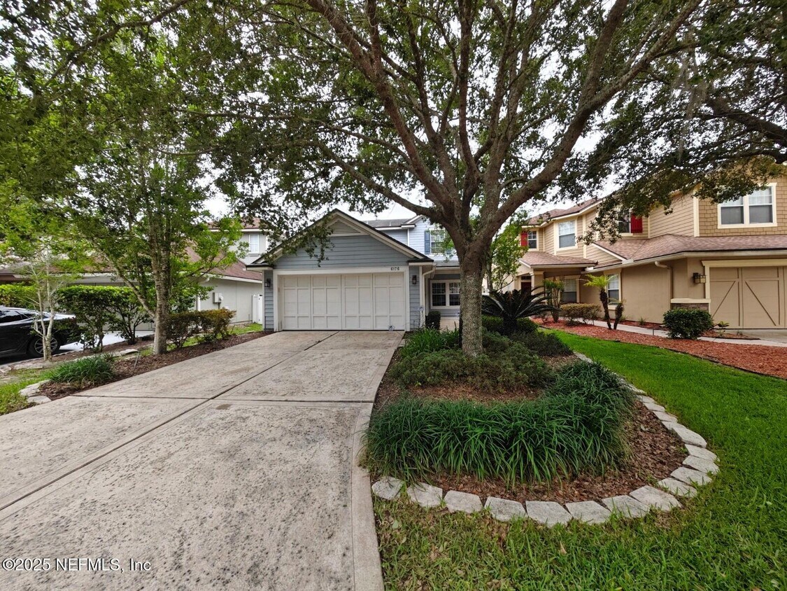 Foto principal - 6176 Casterbridge Rd