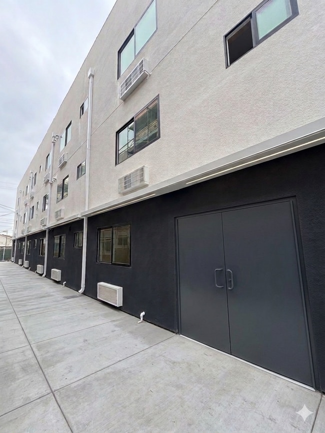 Photo - ONE LA LLC Apartment