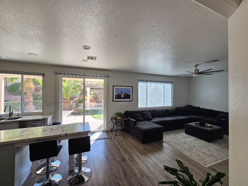 Foto principal - 2273 Surrey Meadows Ave