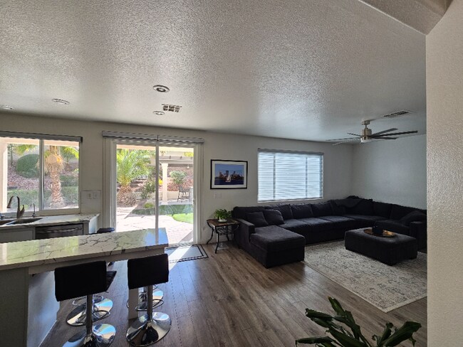 Foto del edificio - 2273 Surrey Meadows Ave