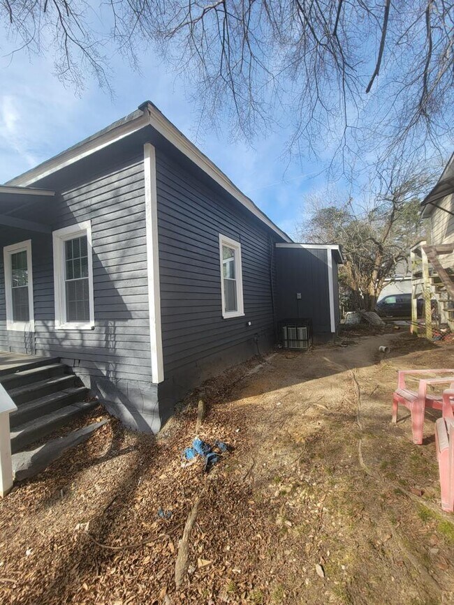 Building Photo - 118 Addie St