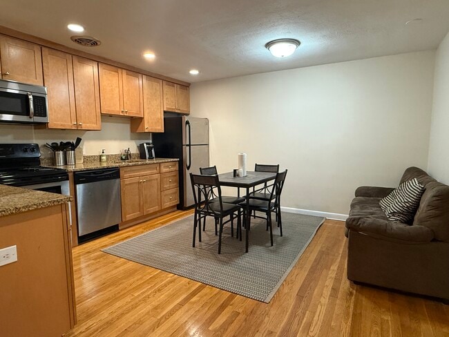 Building Photo - 205 Kent St