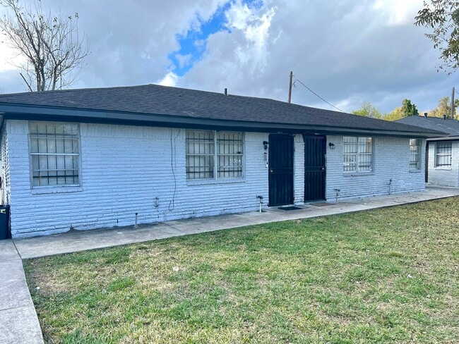 Building Photo - 5136 Mallow St