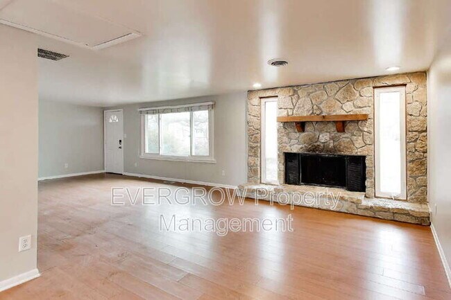 Foto del edificio - 4219 Varner Rd