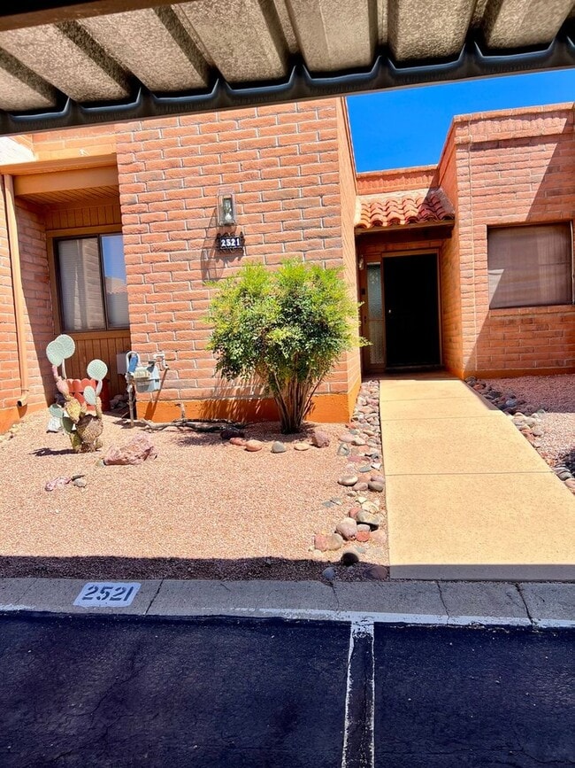 Building Photo - 2521 S Calle De Humes