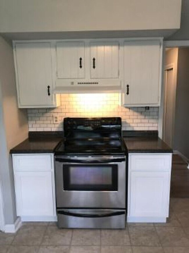 Foto del edificio - 653 Bishop Dr