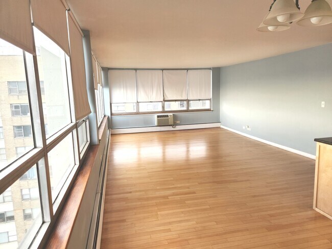 Foto del edificio - 6171 N Sheridan Rd