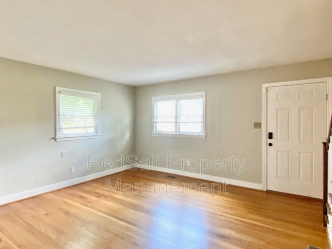 Building Photo - 1343 Sheppard Ave