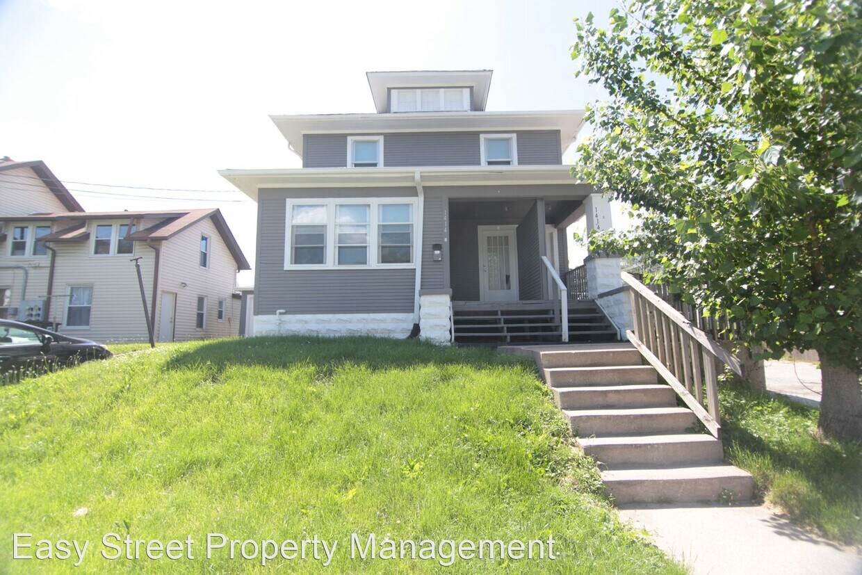 1414 Iowa St, Davenport, IA 52803 Apartment for Rent in Davenport, IA