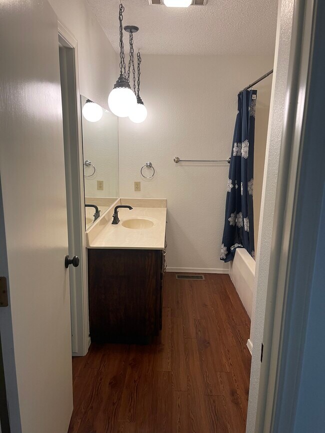 Primary bath - 2083 N East Oaks Dr