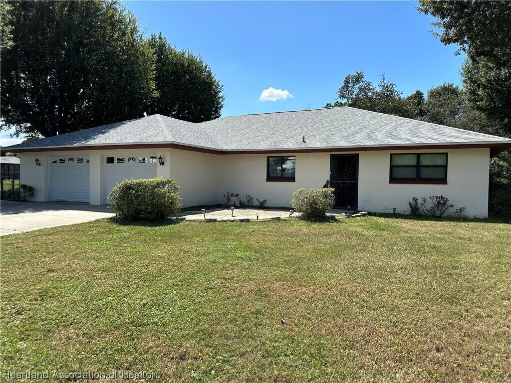 303 E Waterway Ave NW, Lake Placid, FL 33852 House Rental in Lake