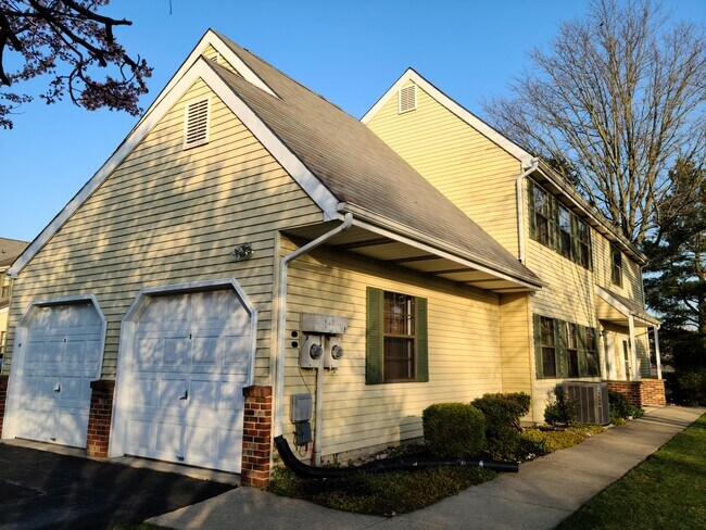 Foto del edificio - 438A Willow Turn