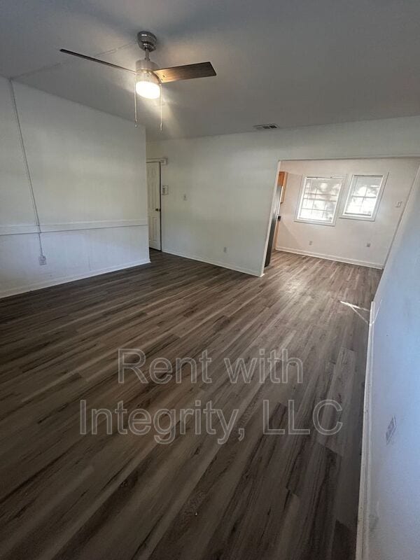 Foto del edificio - 330 Meadowbrook Ln