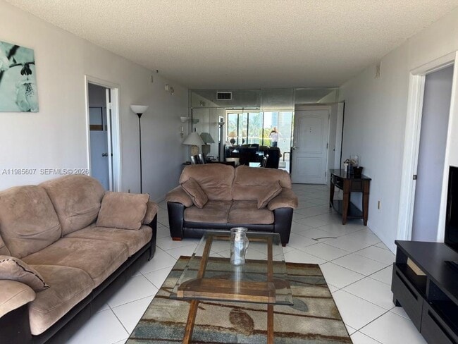 Building Photo - 3675 N Country Club Dr
