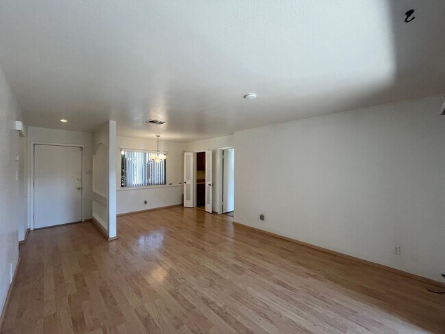 Building Photo - 1601 Pennsylvania St NE