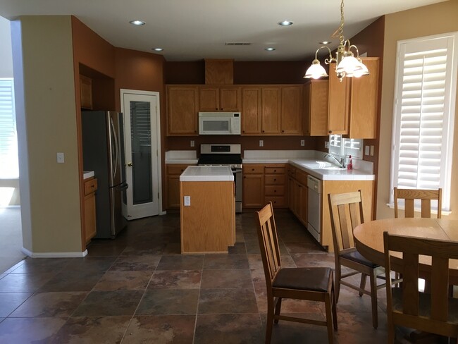 Foto del edificio - Nice home in Tracy, CA