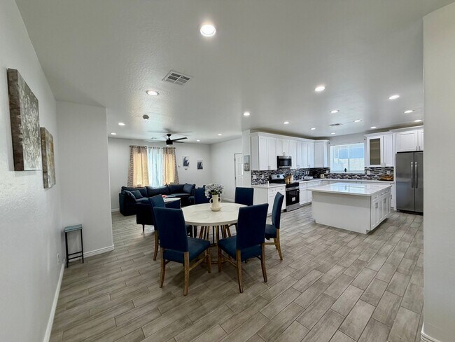 Foto del edificio - 6745 N 53rd Dr
