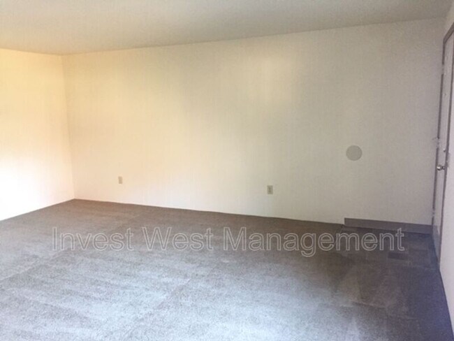 Building Photo - 1867 Kingsley Rd