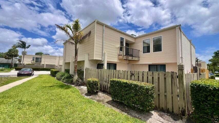 Foto principal - 11987 Shakerwood Ln
