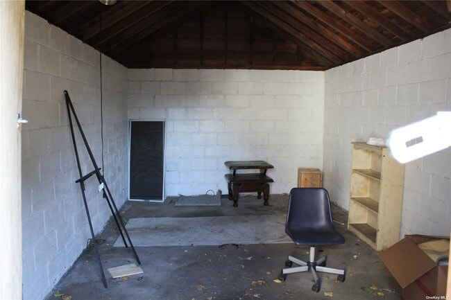 Building Photo - 114 Laurel Ave