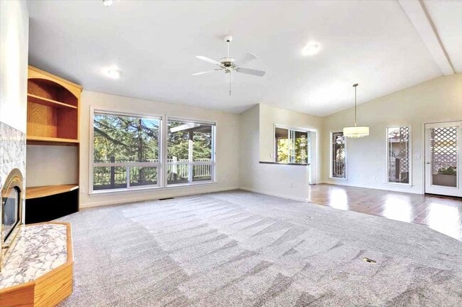 Building Photo - Golf Course 3/2 home in Lake Wildwood, Pen...