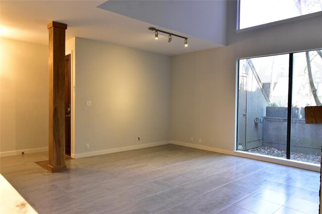 Building Photo - 229 Litchfield Ln
