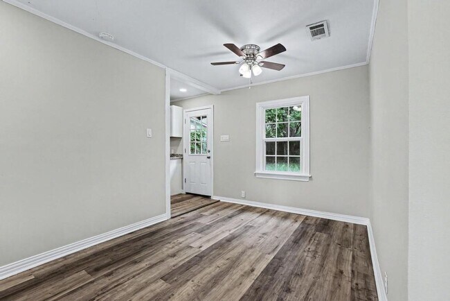 Foto del edificio - Cute & Clean Home with Large Fenced Yard Pet Friendly!