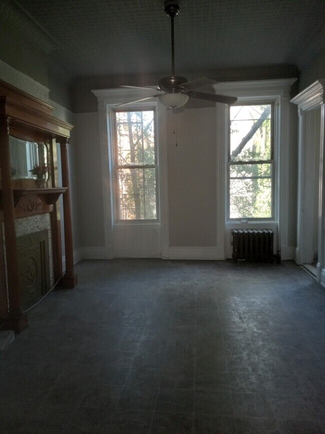 Building Photo - 449 41st St