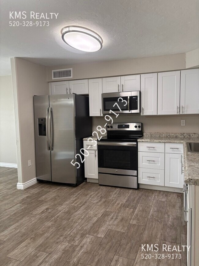 Building Photo - 6745 E Hawk Dr