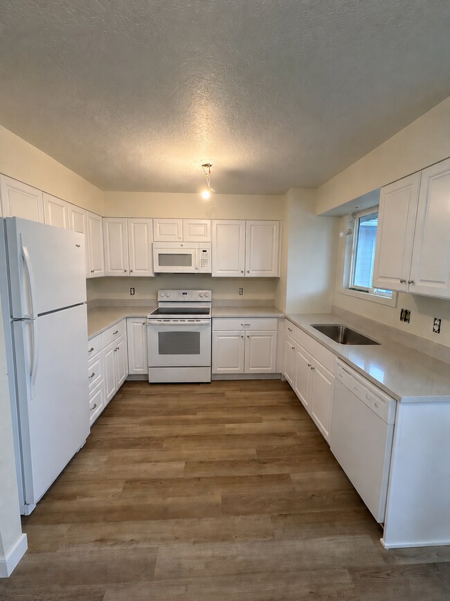 Building Photo - 711 Beta Cir
