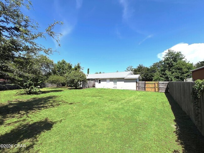 Foto del edificio - 3039 Headland Ave