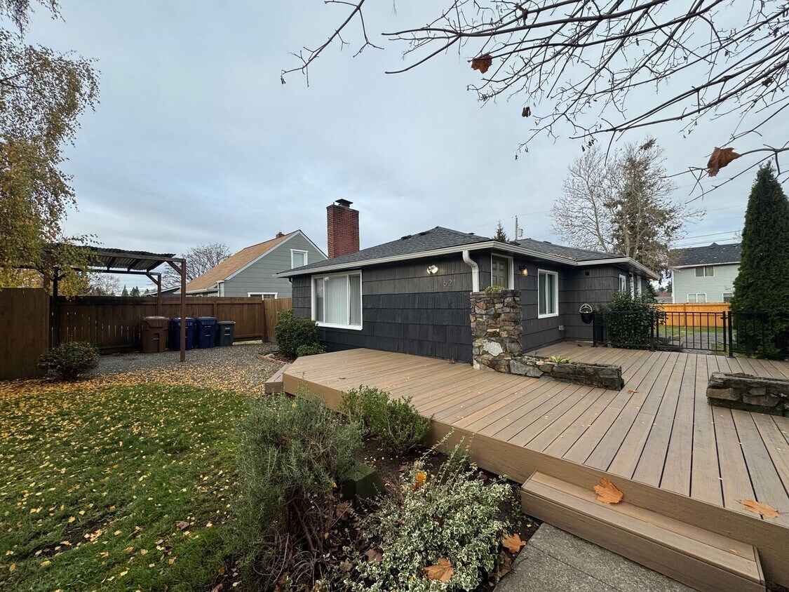 Foto principal - Charming Tacoma Home with Fireplace & Detached Shop