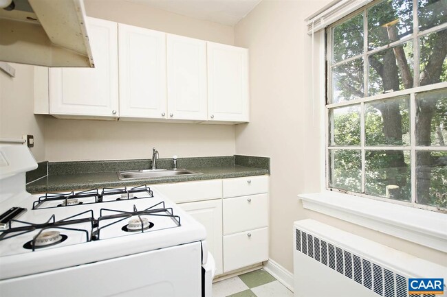Building Photo - 32 UNIVERSITY Cir