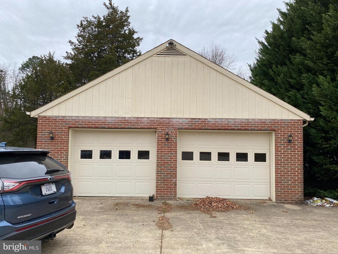 Foto principal - 83 Leeland Rd