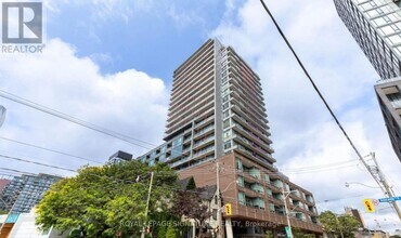 Building Photo - 120 Parliament St