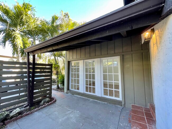 Building Photo - 7110 SW 112th Ct