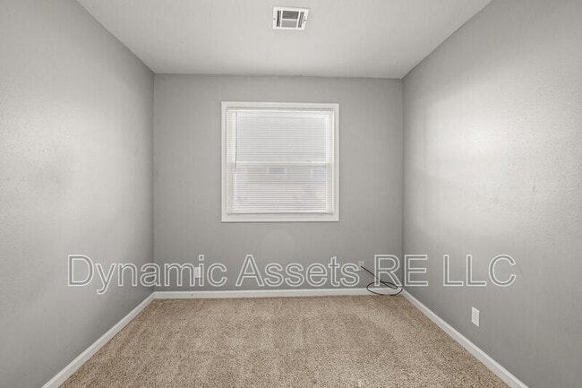 Building Photo - 1914 John F Kennedy St