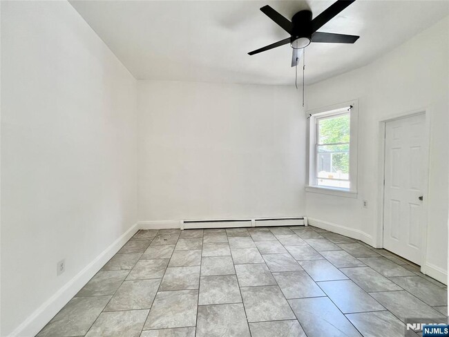 Building Photo - 313 Harrison Ave