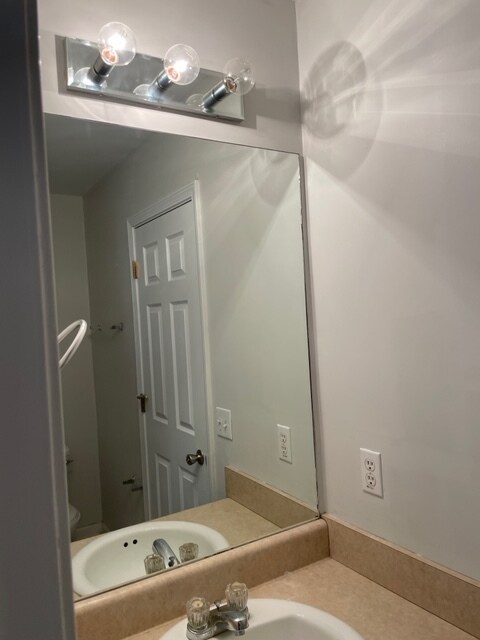 1st Floor Half Bath - 201 Lakeview Dr