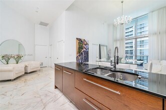 Building Photo - 475 Brickell Ave