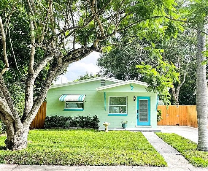 Primary Photo - 5125 Tangerine Ave S