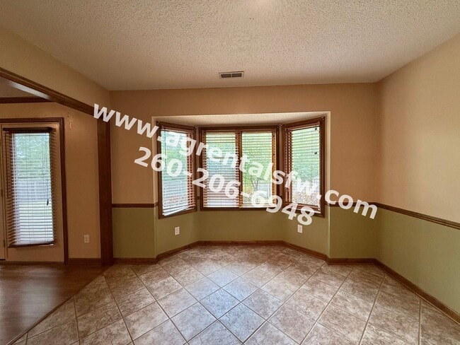 Building Photo - 3 Bedroom House