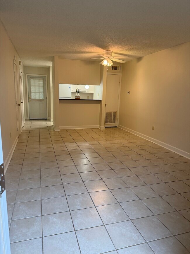 Foto del edificio - 14722 Hooper Rd