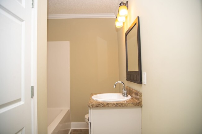 Building Photo - 2 Bedroom/ 2 Bathroom Rental in HollyPond ...