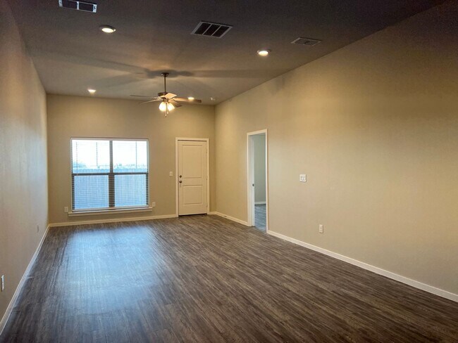 Building Photo - 2112 Langford Ave