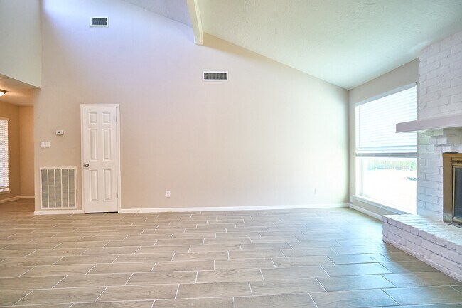 Foto del edificio - 7214 Westbranch Dr