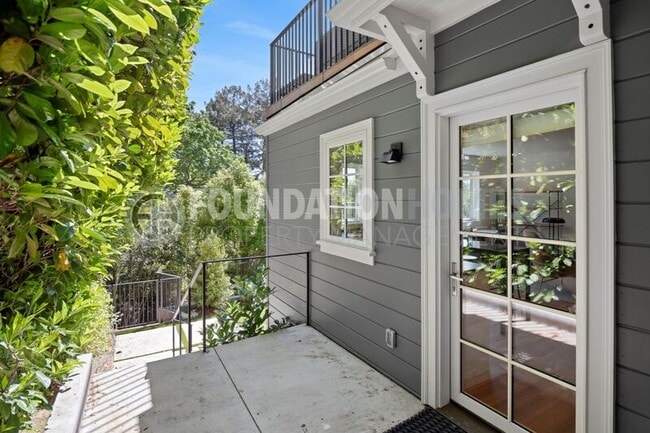 Building Photo - 215 Molino Ave